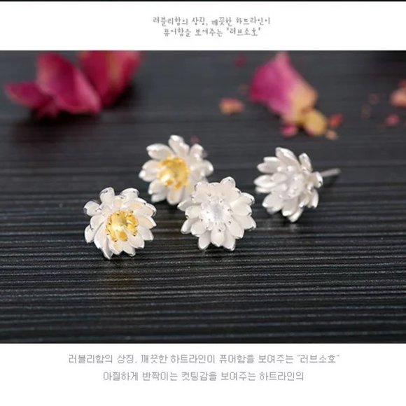 14k Gold Simple Flower Stud Earrings Sterling Silver - Picture 5 of 8